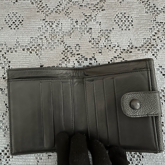 Authentic CHANEL compact wallet - Picture 5 of 12